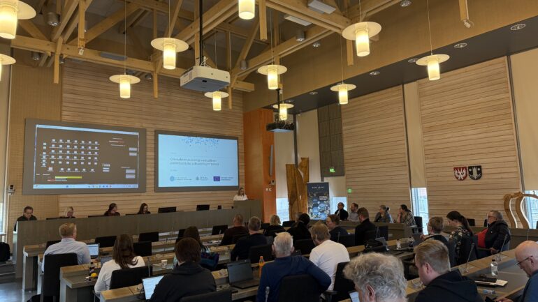 Kemijärven kaupunginvaltuuston iltakoulu valtuustosalissa 5.5. aiheena OVAL-hanke